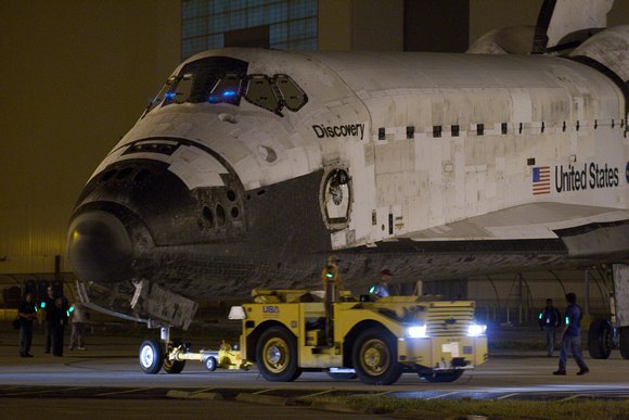 Discovery leaves VAB
