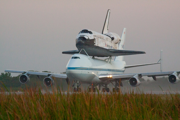 Discovery leaves KSC